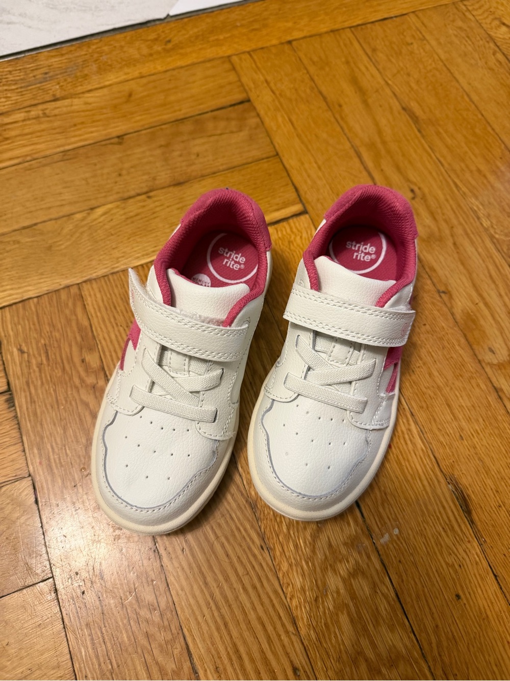 Stride Rite London Sneakers